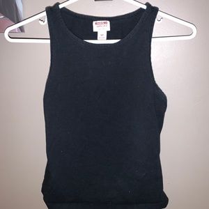 Girl’s black tank top